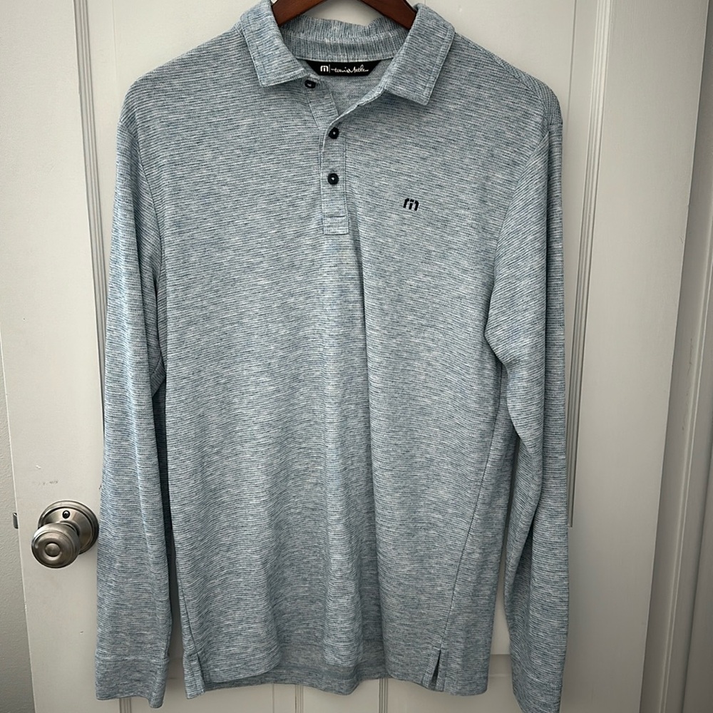 Travis Matthew long sleeve blue pull over size medium